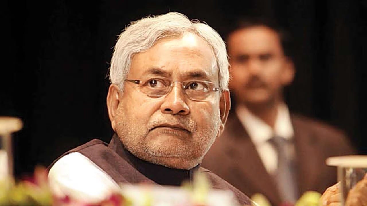 बिहार: सीएम नीतीश कुमार की सेहत को लेकर फिर सवाल, तेजस्वी ने क्यों उठाई डिमेंशिया और अल्जाइमर की बात!