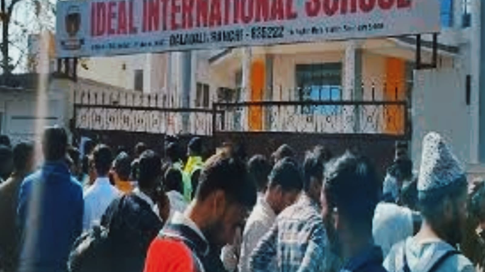 SSC MTS exam cancelled due to technical glitch, candidates create ruckus at three centres in Ranchi |तकनीकी गड़बड़ी से SSC MTS परीक्षा रद्द, रांची के तीन केंद्रों पर अभ्यर्थियों ने किया बवाल