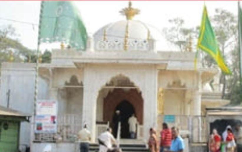 A shrine in Jamshedpur that breaks the barriers of religion and faith, attracting Hindus and Punjabis alike। जमशेदपुर का ऐसा मजार जहां टूट जाता है धर्म मजहब का बंधन, हिंदू के साथ पंजाबी लोग भी झुकाते है माथा