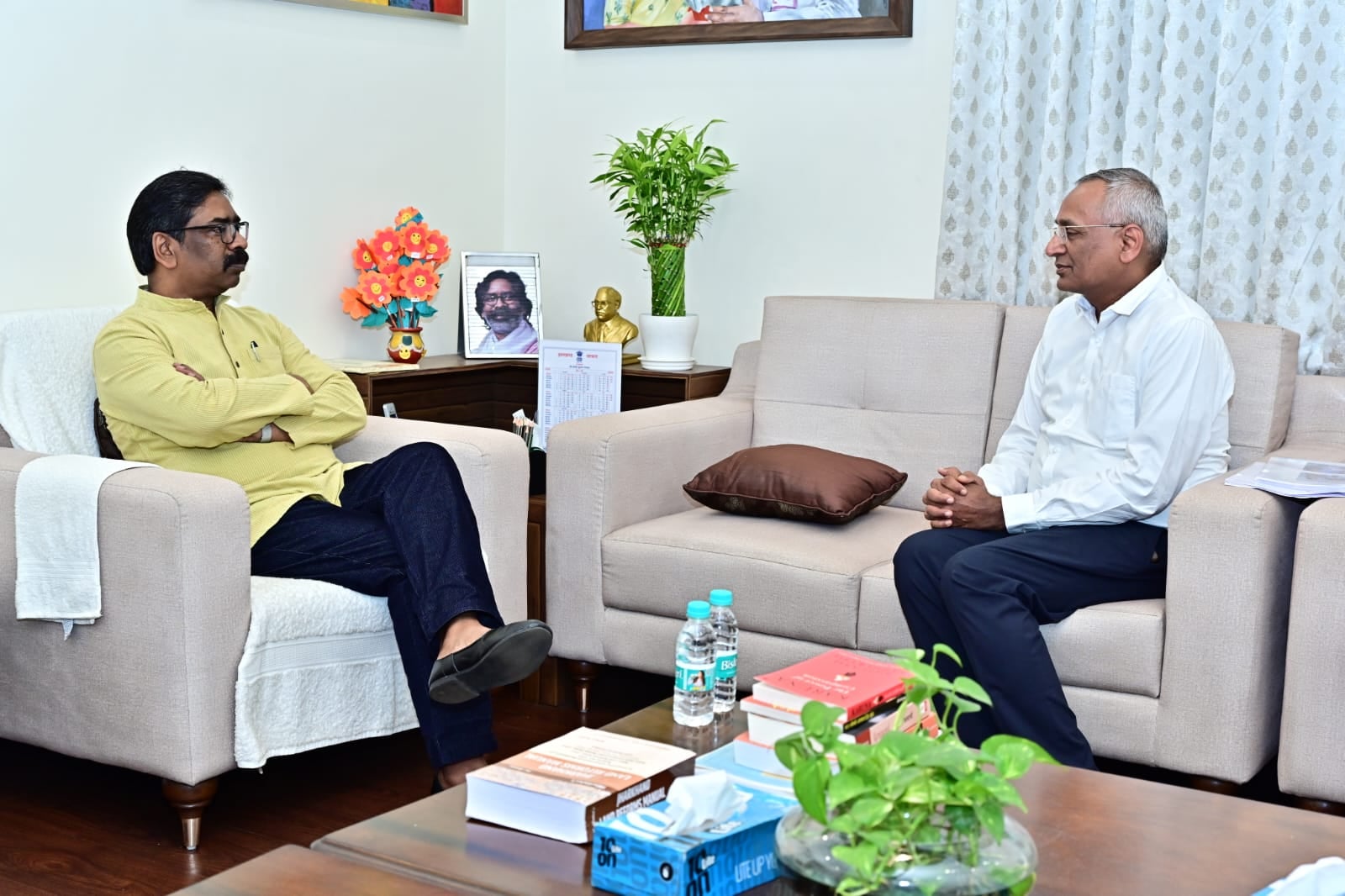 Senior scientist GVK Subramaniam met with Chief Minister Hemant Soren and discussed indigenous cancer treatment machine |CM हेमंत सोरेन से वरिष्ठ वैज्ञानिक जी.वी.के. सुब्रमण्यम ने की मुलाकात, स्वदेशी कैंसर उपचार मशीन पर हुई चर्चा