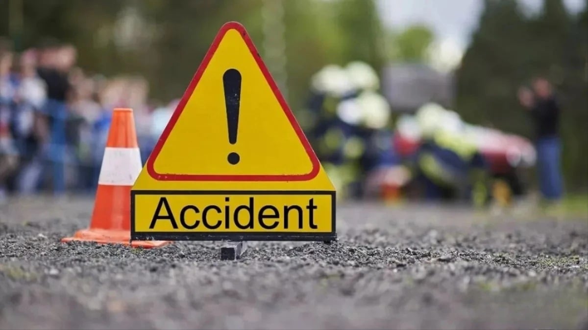 Mourning on the festival: Car going to Deoghar collided with a tree, father-in-law and daughter-in-law died, four seriously injured |त्योहार पर मातम: देवघर जा रही कार पेड़ से भिड़ी, ससुर-बहू की मौत, चार गंभीर