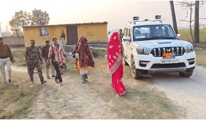Prostitution racket busted in Vaishali, Bihar, several arrested | बिहार के वैशाली में देह व्यापार के रैकेट का भंडाफोड़, कई गिरफ्तार