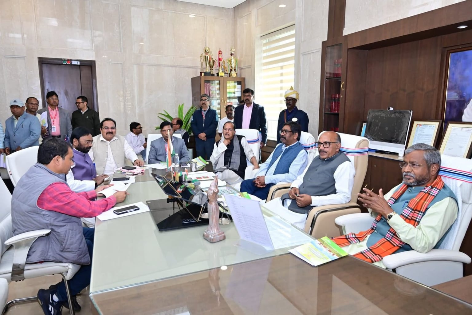 All-party meeting before Jharkhand Assembly budget session, CM Hemant Soren and Babulal Marandi along with many other leaders attended |झारखंड विधानसभा बजट सत्र से पहले सर्वदलीय बैठक, CM हेमंत सोरेन और बाबूलाल मरांडी समेत कई नेता शामिल