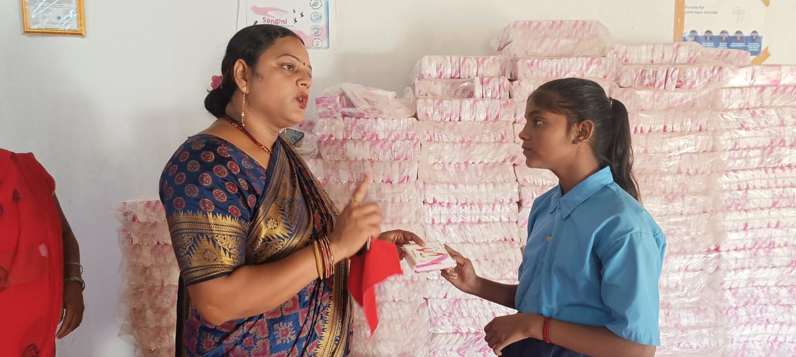 Bhojpur's 'Pad Wali Mukhiya' has become an example of self-reliance, starting the production of sanitary pads।भोजपुर की 'पैड वाली मुखिया' बनी आत्मनिर्भरता की मिसाल, शुरू किया सेनेटरी पैड का उत्पादन