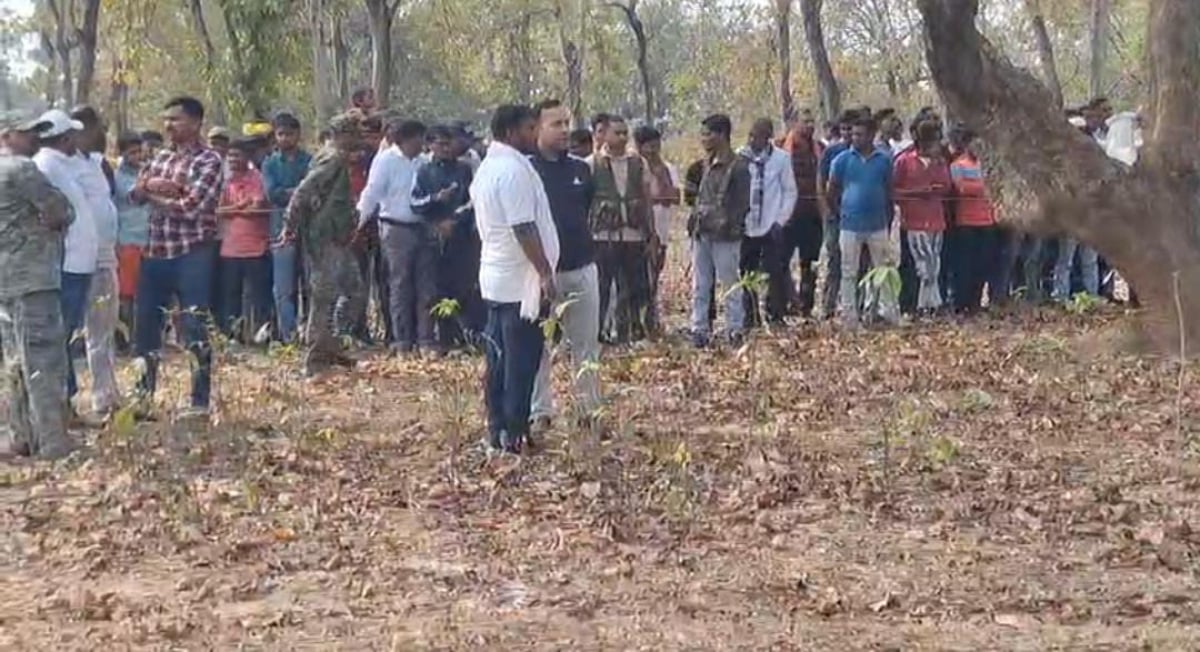 BREAKING:गिरिडीह में पूर्व जिला परिषद अध्यक्ष की हत्या,जंगल से अधजला शव बरामद