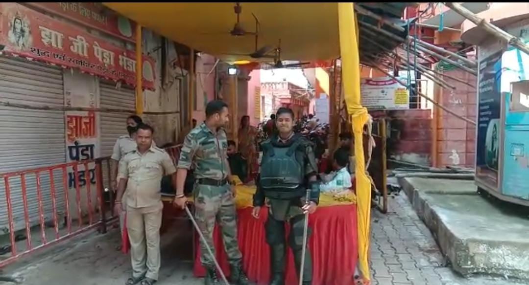 जन्माष्टमी के मौके पर भी बाबा मंदिर में श्रद्धालुओं का प्रवेश वर्जित,बड़ी संख्या में पुलिस बल तैनात