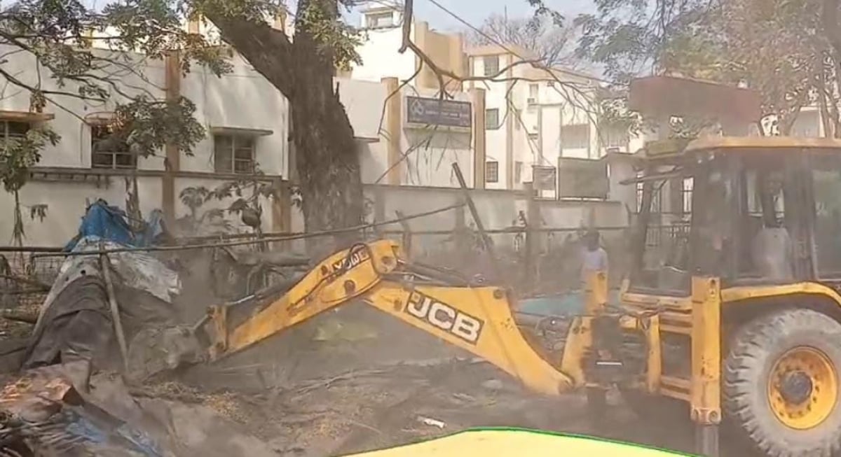 जमशेदपुर:राष्ट्रपति द्रौपदी मुर्मू के प्रस्तावित दौरे को लेकर प्रशासन अलर्ट, हटाया गया अतिक्रमण