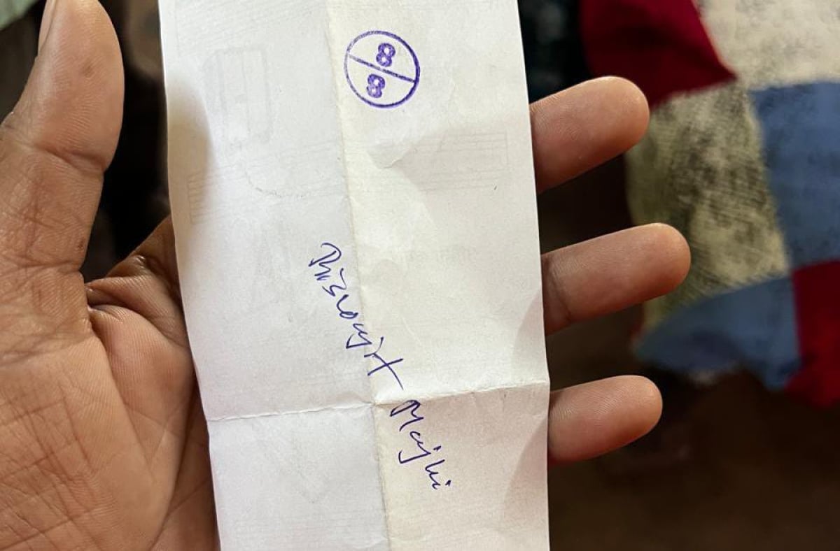 BREAKING:धनबाद नगर निगम के वार्ड 8 में बैलेट पेपर में गड़बड़ी, हंगामे के बाद कुछ देर मतदान बाधित