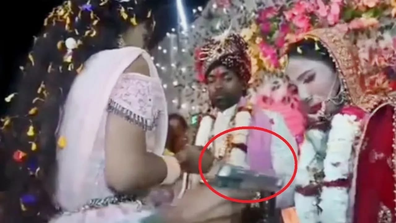 शादी बनी मातम: सिरफिरे आशिक ने वरमाला स्टेज पर दुल्हन को मारी गोली, देखिए Live वीडियो