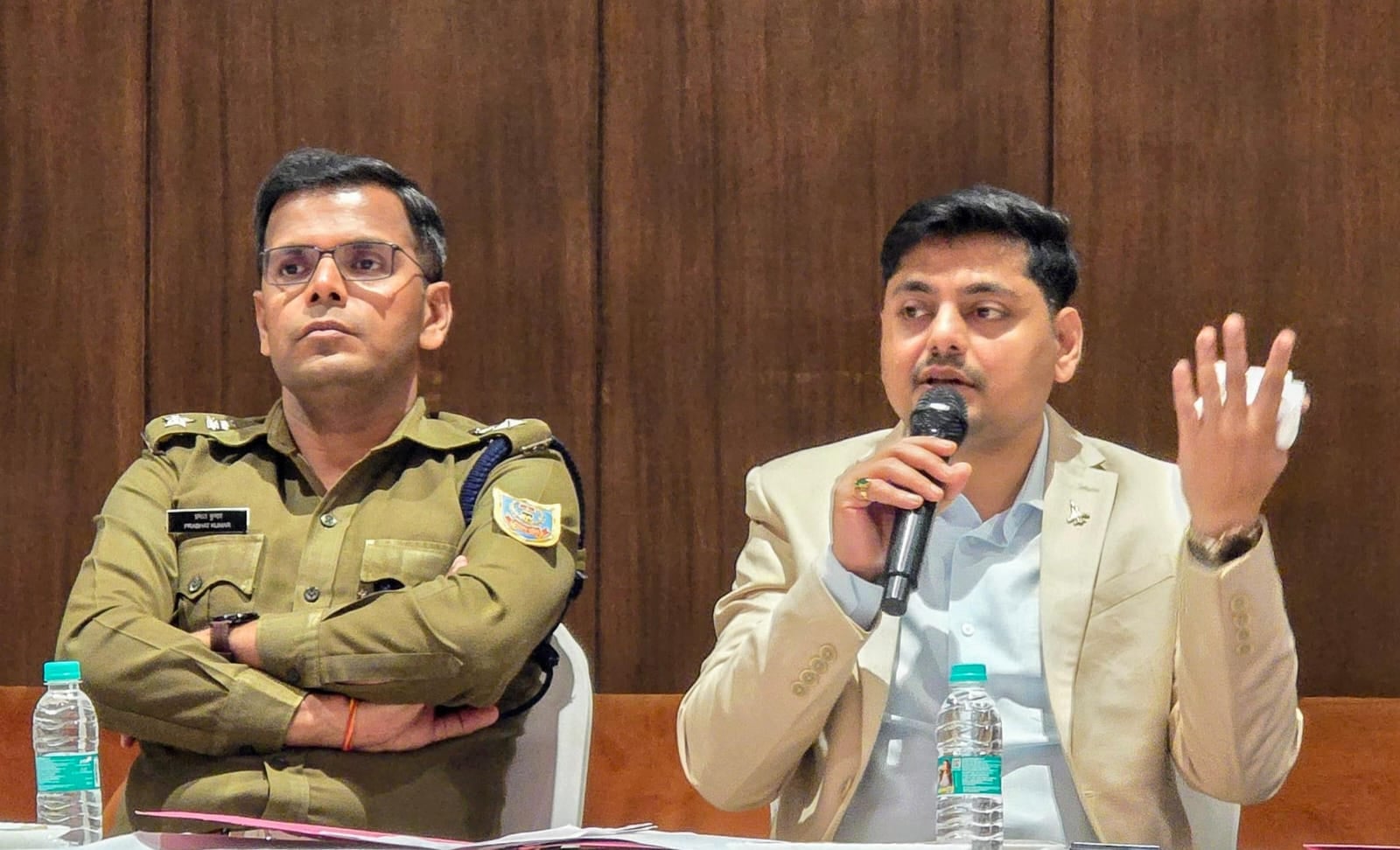 धनबाद में शांति समिति की बैठक : होली में हुड़दंगी नहीं बचेंगे ,विजय जुलूस  के लिए लेनी होगी अनुमति!