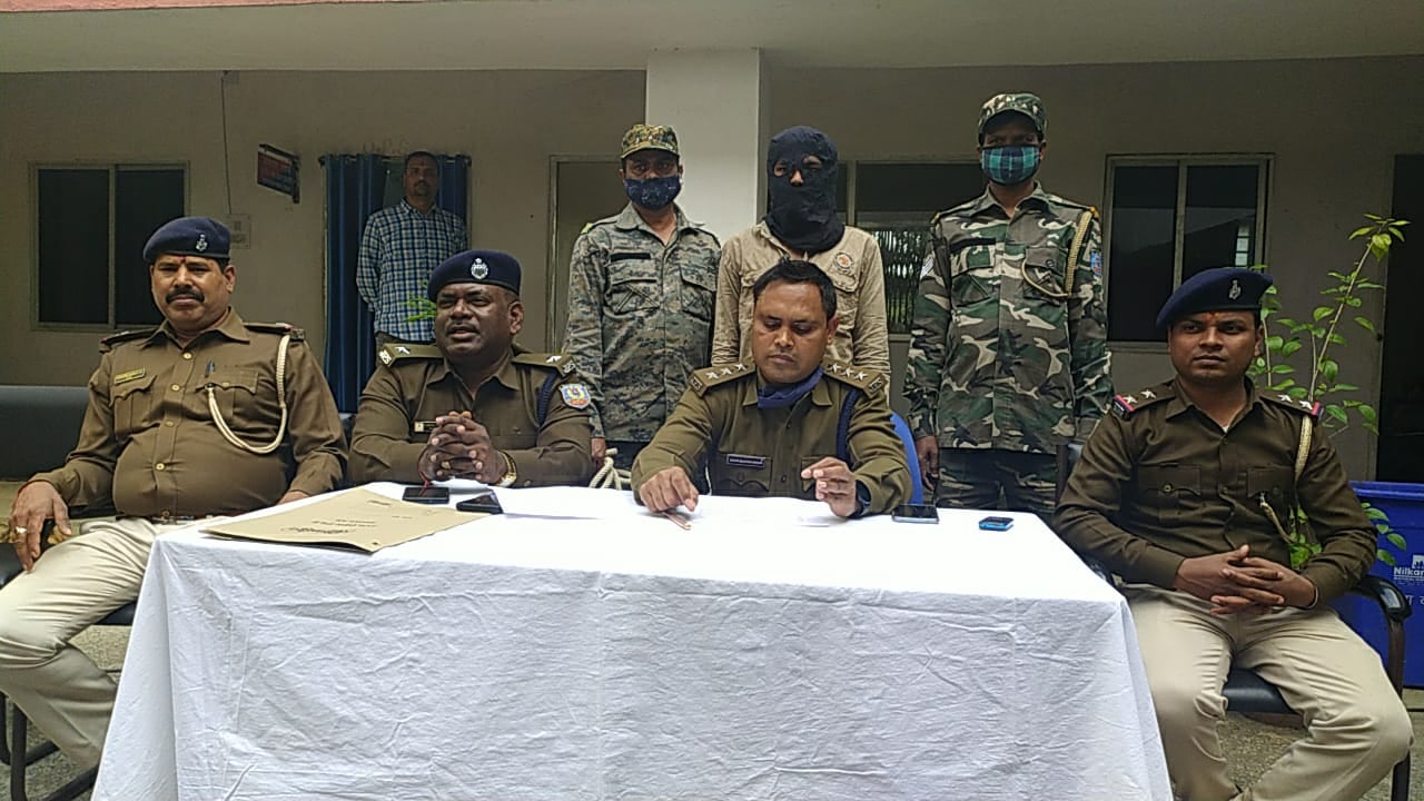 दुमका : नाबालिग के साथ गैंगरेप के बाद हत्या मामले के एक आरोपी धराया