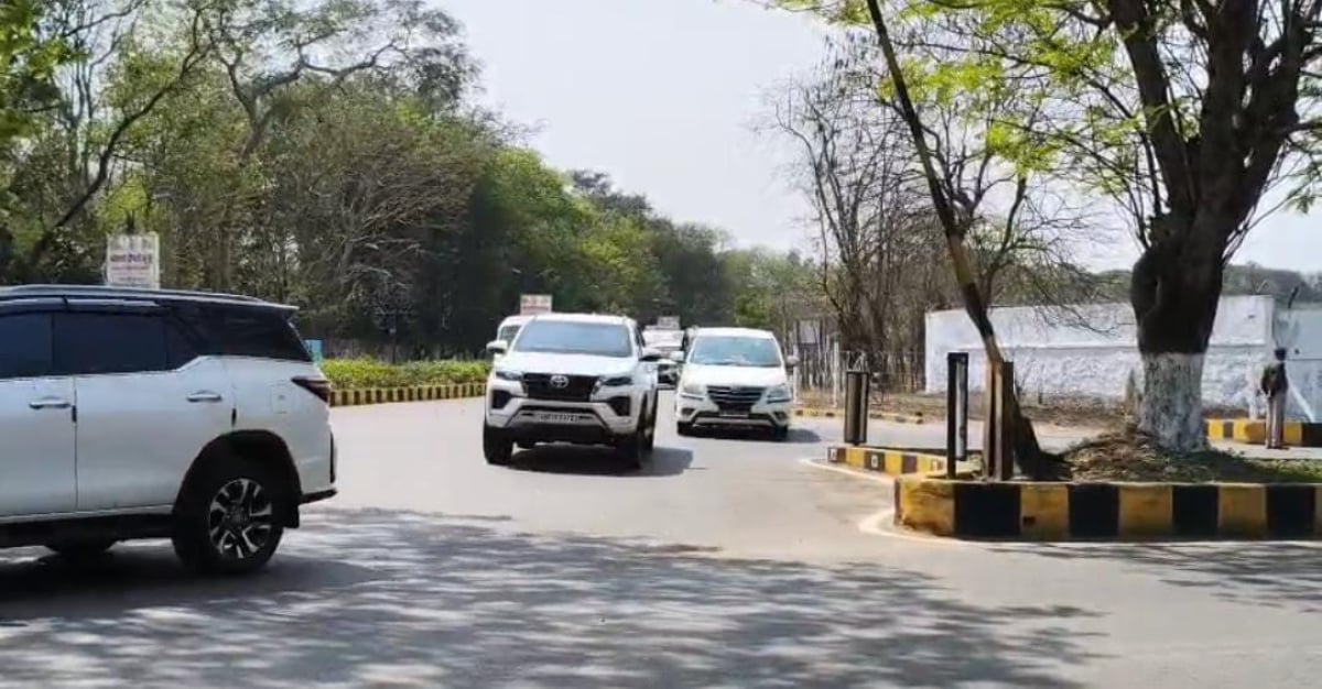 बड़ी खबर:जमशेदपुर पहुंची राष्ट्रपति द्रौपदी मुर्मू, मुख्यमंत्री और राज्यपाल ने किया भव्य स्वागत