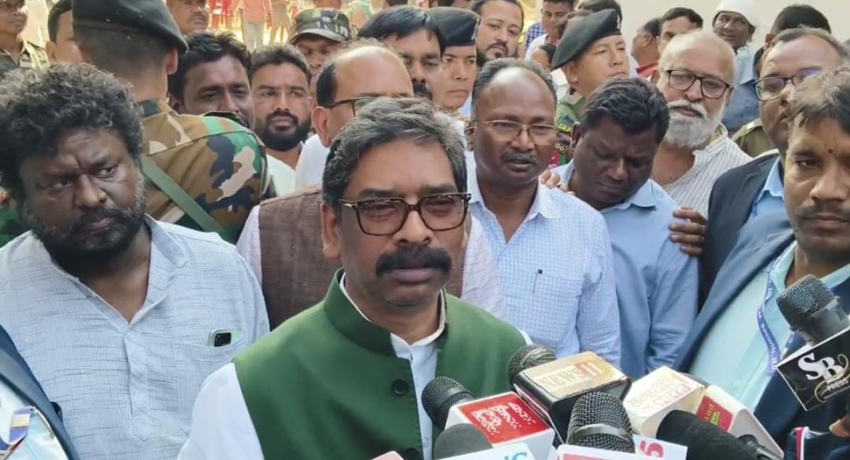 वीर सोरेन को श्रद्धांजलि देने पहुंचे सीएम हेमंत सोरेन, केंद्रीय मंत्री अर्जुन मुंडा ने परिवार से की मुलाकात