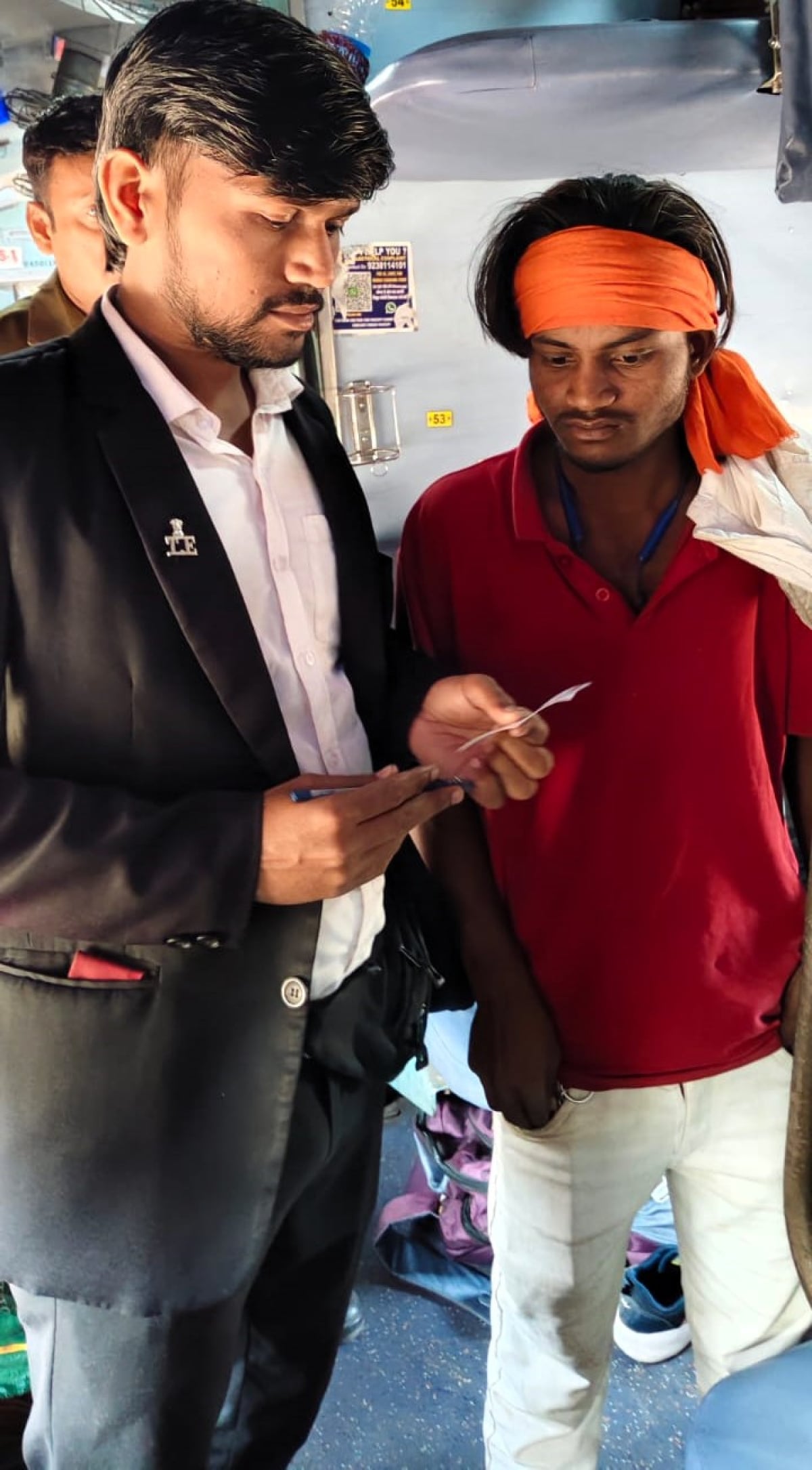 Railway News: रेलवे की जांच टीम उतरी प्लेटफॉर्म पर तो देखिये बिना टिकट यात्रियों से कितनी हुई वसूली