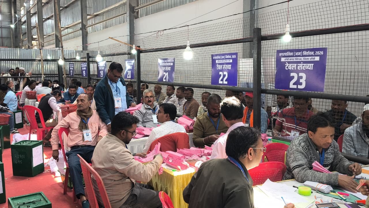 झारखंड के नौ नगर निगम सीट पर कौन आगे,देखिए किसके सर सजेगा ताज