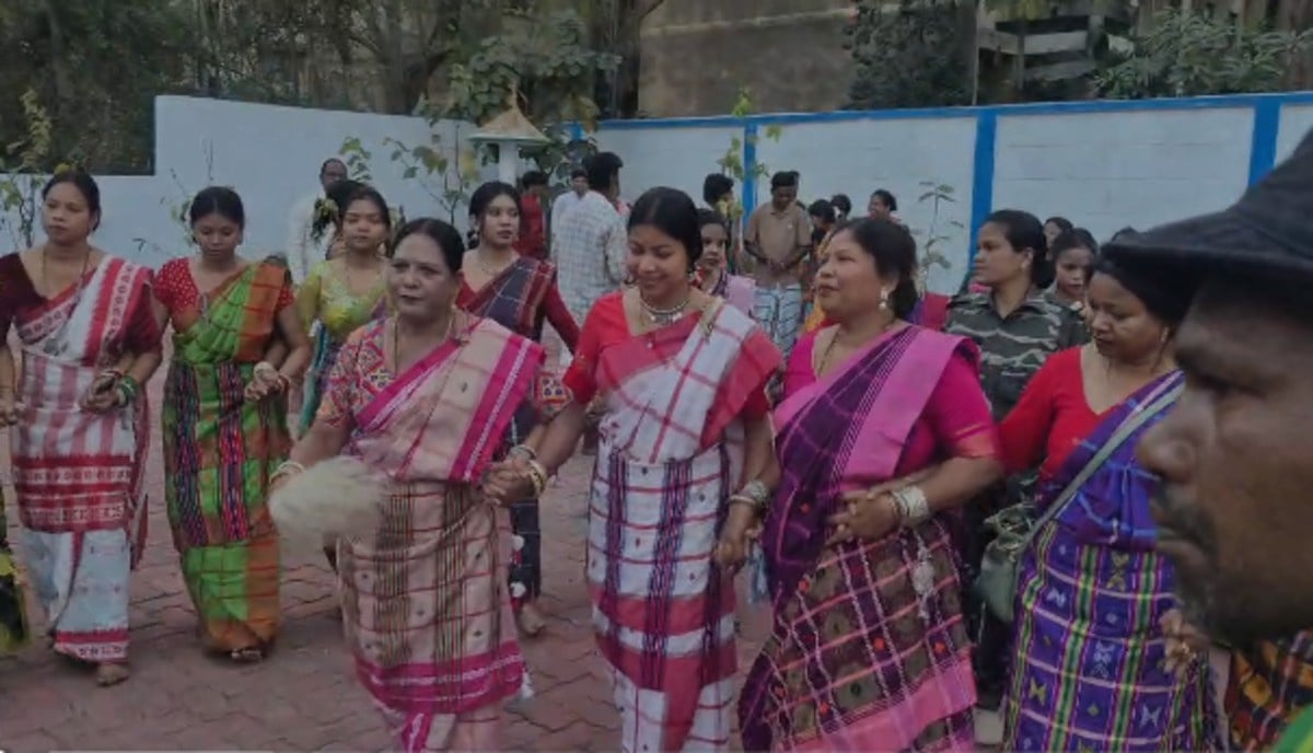 जमशेदपुर में धूमधाम से मना बाहा पर्व, विधायक पूर्णिमा दास साहू ने किया पारंपरिक नृत्य