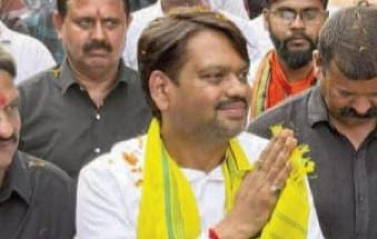 खत्म हुआ राजनीतिक बनवास: झंझावातों से उबर कर" सिंह मेंशन" फिर शिखर पर, पत्नी विधायक और पति बने मेयर