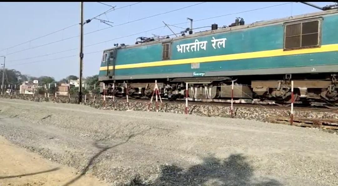 कुछ डिब्बे छोड़ आगे बढ़ गई डाउन मालगाड़ी, कर्मचारियों की सूझ-बूझ से बड़ा हादसा टला