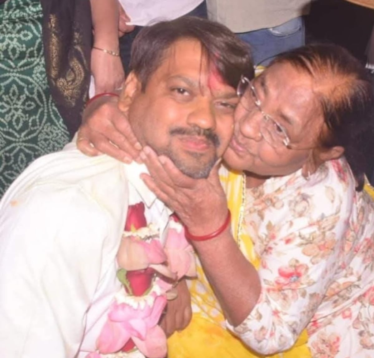 होली मिलन के बहाने संजीव सिंह ने दिखाई अपनी "राजनीतिक ताकत" तो क्यों याद आया सूर्यदेव सिंह का ज़माना