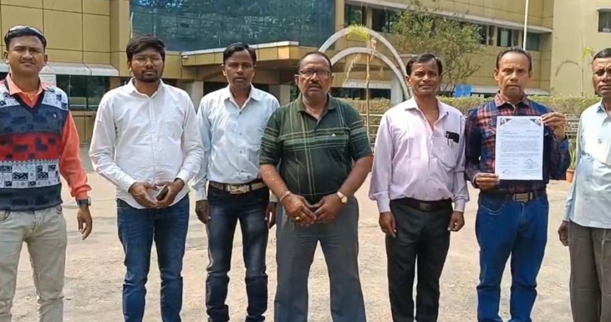 जमशेदपुर में 2200 आंदोलनकारियों को नहीं मिली है पेंशन, पेरशान होकर डीसी से की मुलाक़ात