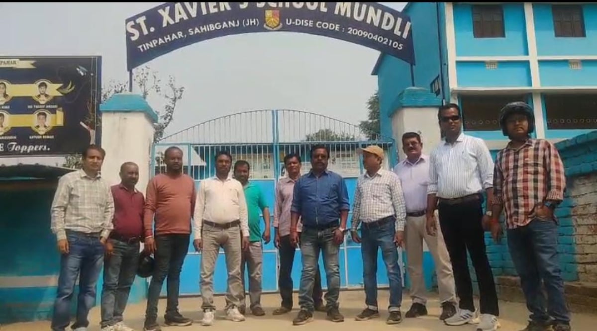 साहिबगंज के राजमहल में री-एडमिशन शुल्क वृद्धि को लेकर अभिभावकों में आक्रोश,स्कूल प्रबंधन से की स्पष्टीकरण की मांग