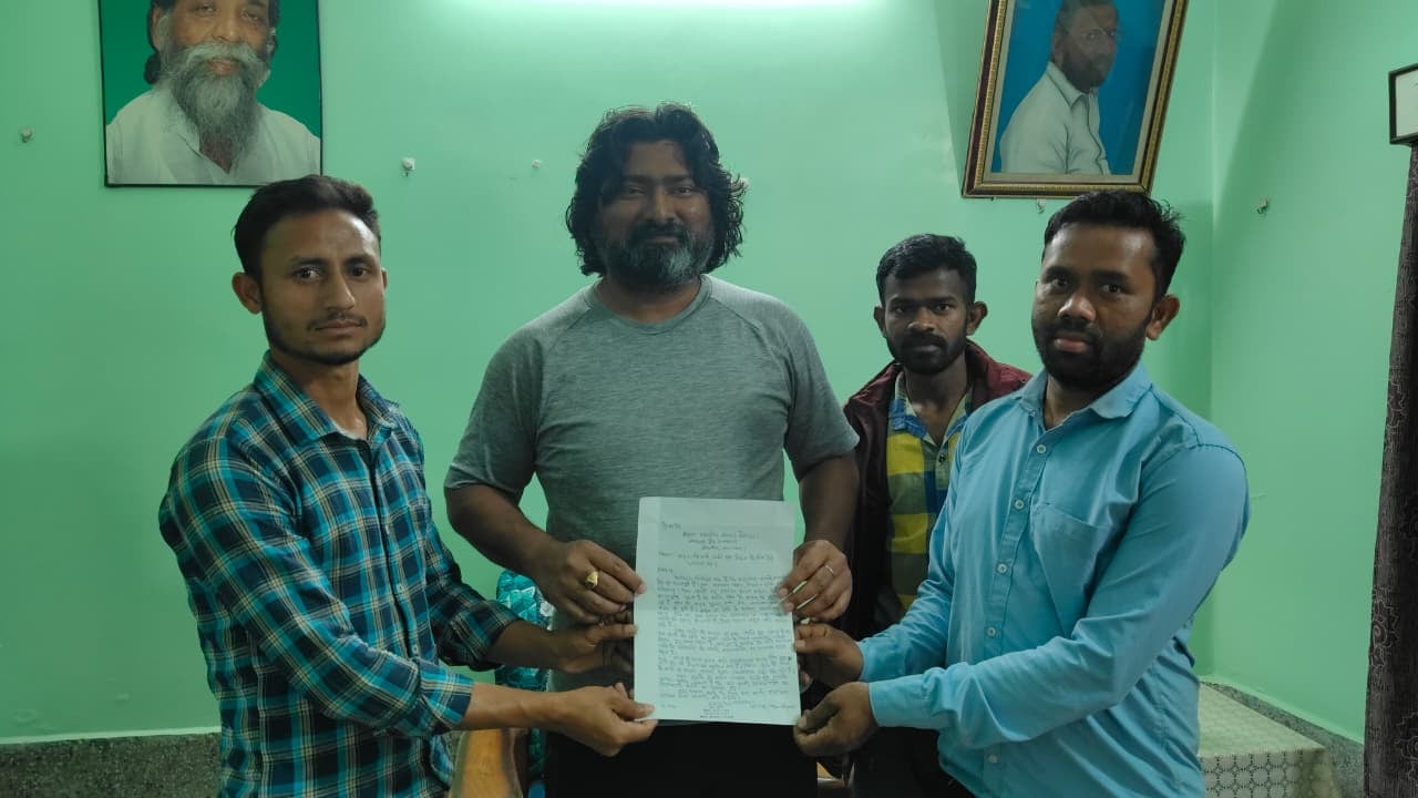 आज़ादी के 70 साल बाद भी नहीं बदली साहिबगंज के भतभंगा पहाड़ की तकदीर, आज भी लालटेन और ढिबरी के सहारे लोग