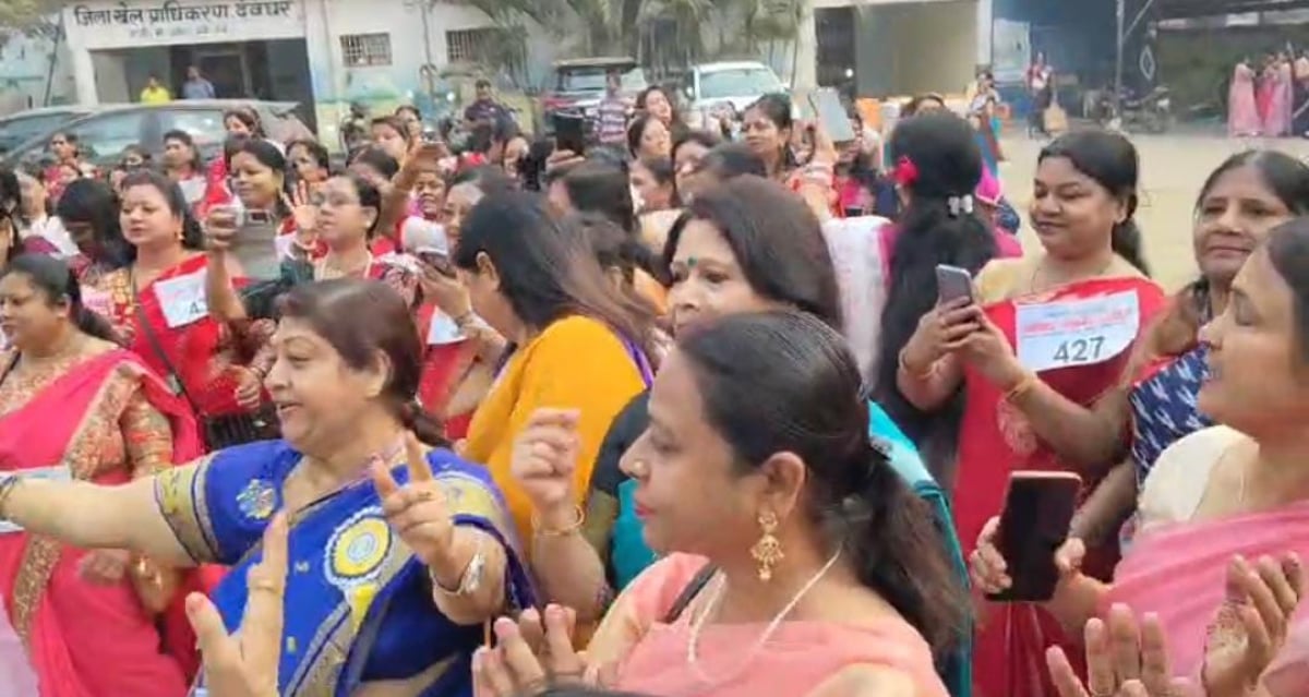 अंतरराष्ट्रीय महिला दिवस पर साड़ी स्वेग, महिलाओं ने साड़ी पहन सर्वाइकल कैंसर के प्रति किया जागरूक