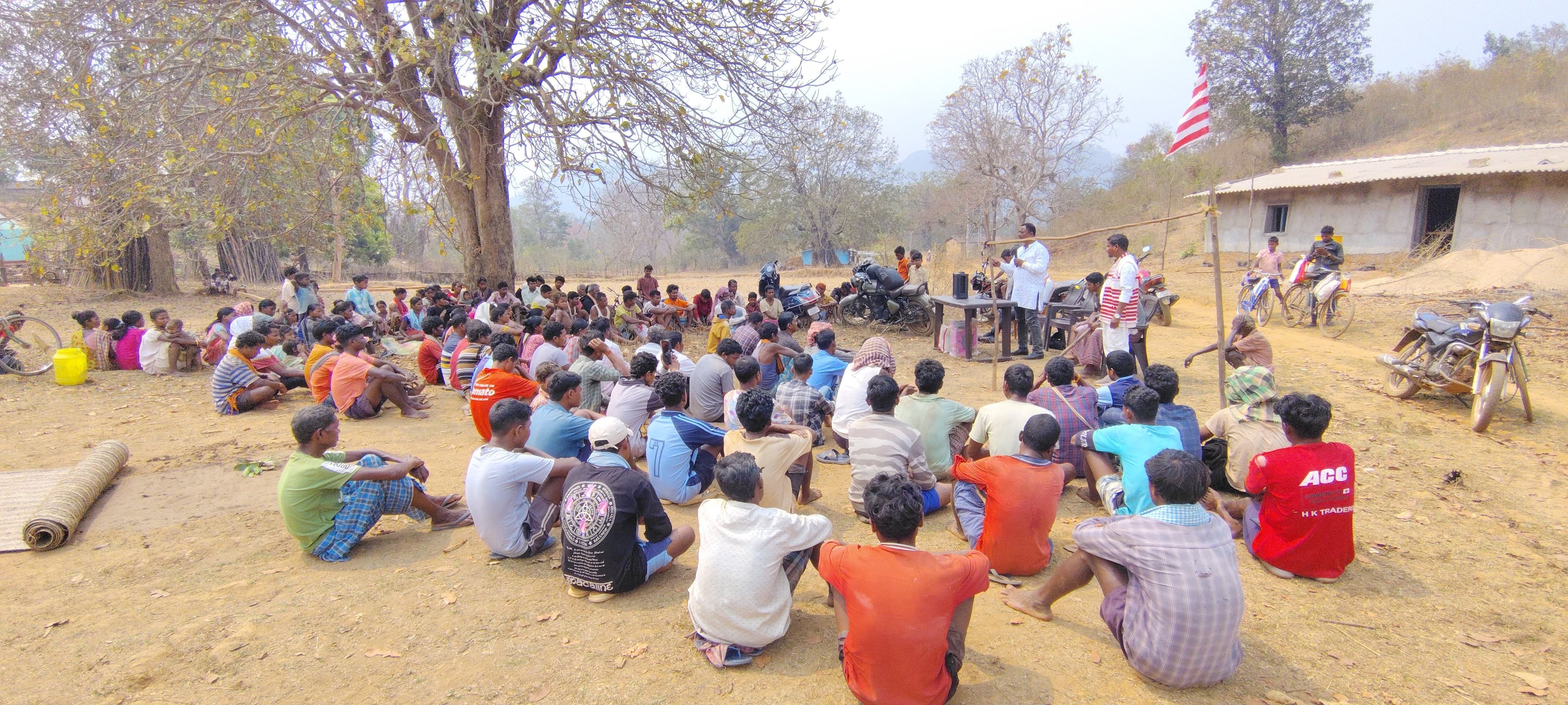 दो वर्ष बाद ईसाई से सरना धर्म में लौटा चाईबासा का ये परिवार, परंपरा के अनुसार हुआ शुद्धिकरण