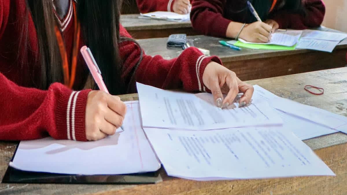 बोर्ड परीक्षा में AI का खेल! ChatGPT से कॉपी करवाने के आरोप में 81 शिक्षक सस्पेंड, जानिए कहां का है मामला