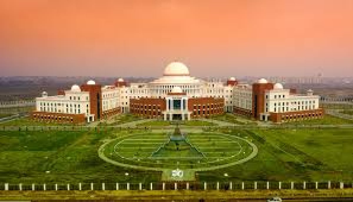 मंदिर में पुलिस ने भांजी लाठी तो सड़क पर CO की दिखी दबंगई,विधानसभा में उठा मामला