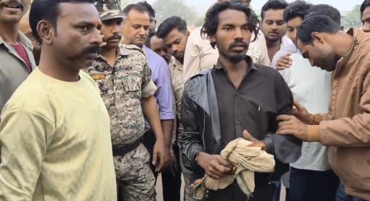 दुमका बस स्टैंड में ‘कट्टा’ के साथ युवक की एंट्री, आंदोलन के बीच दहशत का माहौल