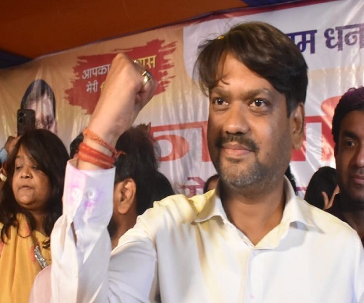 Dhanbad Politics:नवनिर्वाचित मेयर संजीव सिंह की चुप्पी में क्या छिपा है बड़ा राज, क्यों हो रहा धमाके का इंतजार