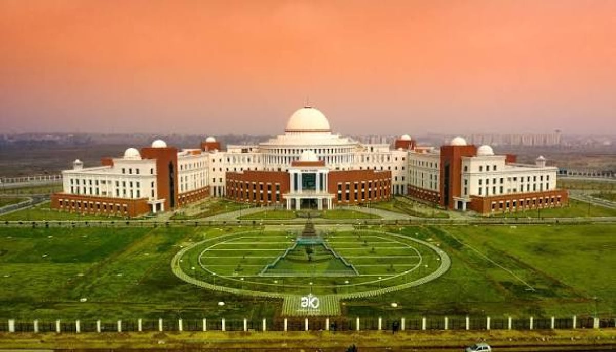 NH 133 पर टूट रहा नियम, 60 किलोमीटर में दो टोल प्लाजा, कार्रवाई कीउठी मांग