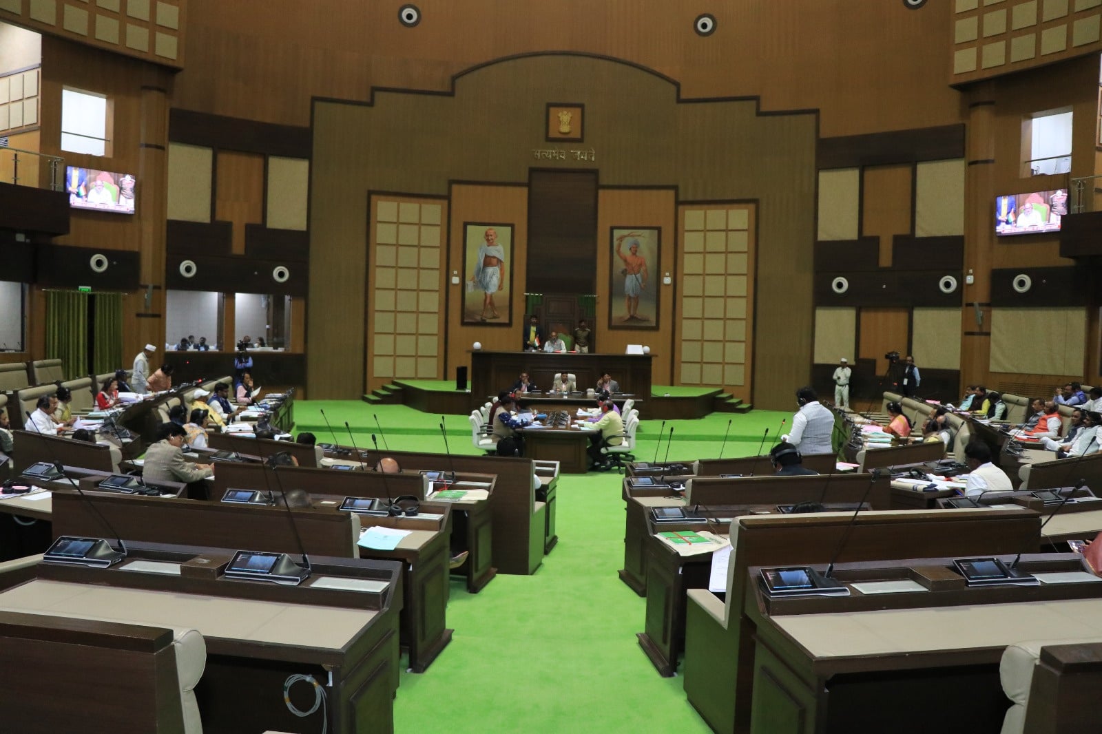 झारखण्ड में बेहाल है जल जीवन मिशन योजना! सदन में विधायक ने कहा CM ने जिस गाँव कोई गोद लिया वहां जल के लिए तरस रहे लोग