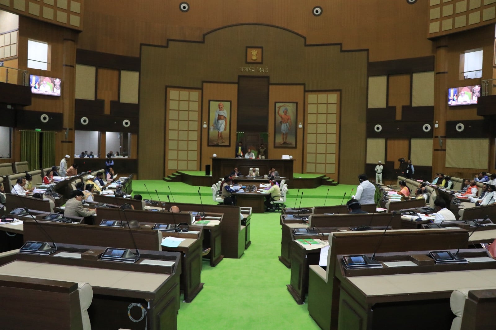 बजट सत्र में विधायक ने उठाया सवाल,राज्य में शो पीस बना पैक्स, धान खरीद में बिचौलिये हावी, मची है लूट