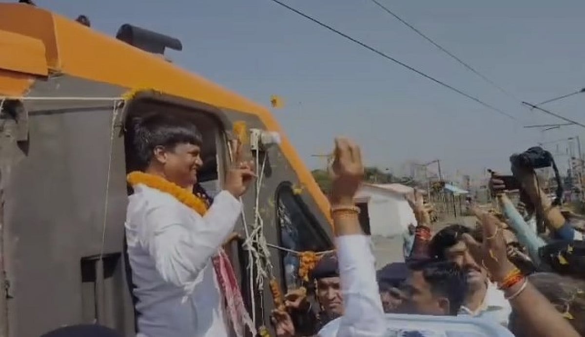 धनबाद से चलेगी अमृत भारत एक्सप्रेस ट्रेन, सांसद ढुलू महतो ने दिखाई हरी झंडी
