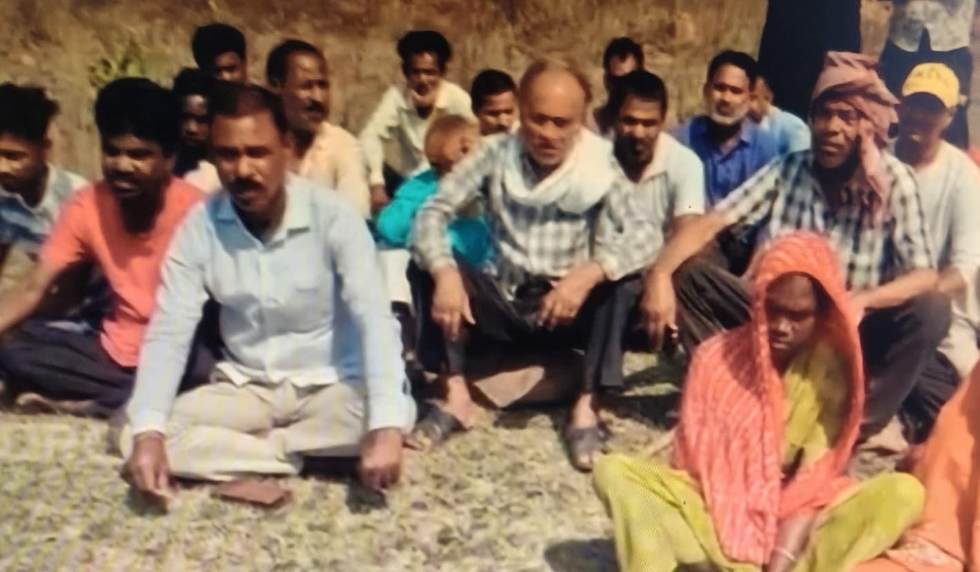 धनबाद से रांची तक बड़ा सवाल -कौन तराजू बताएगी कि सांसद ढुल्लू महतो सच  बोल रहे कि ग्रामीण!!