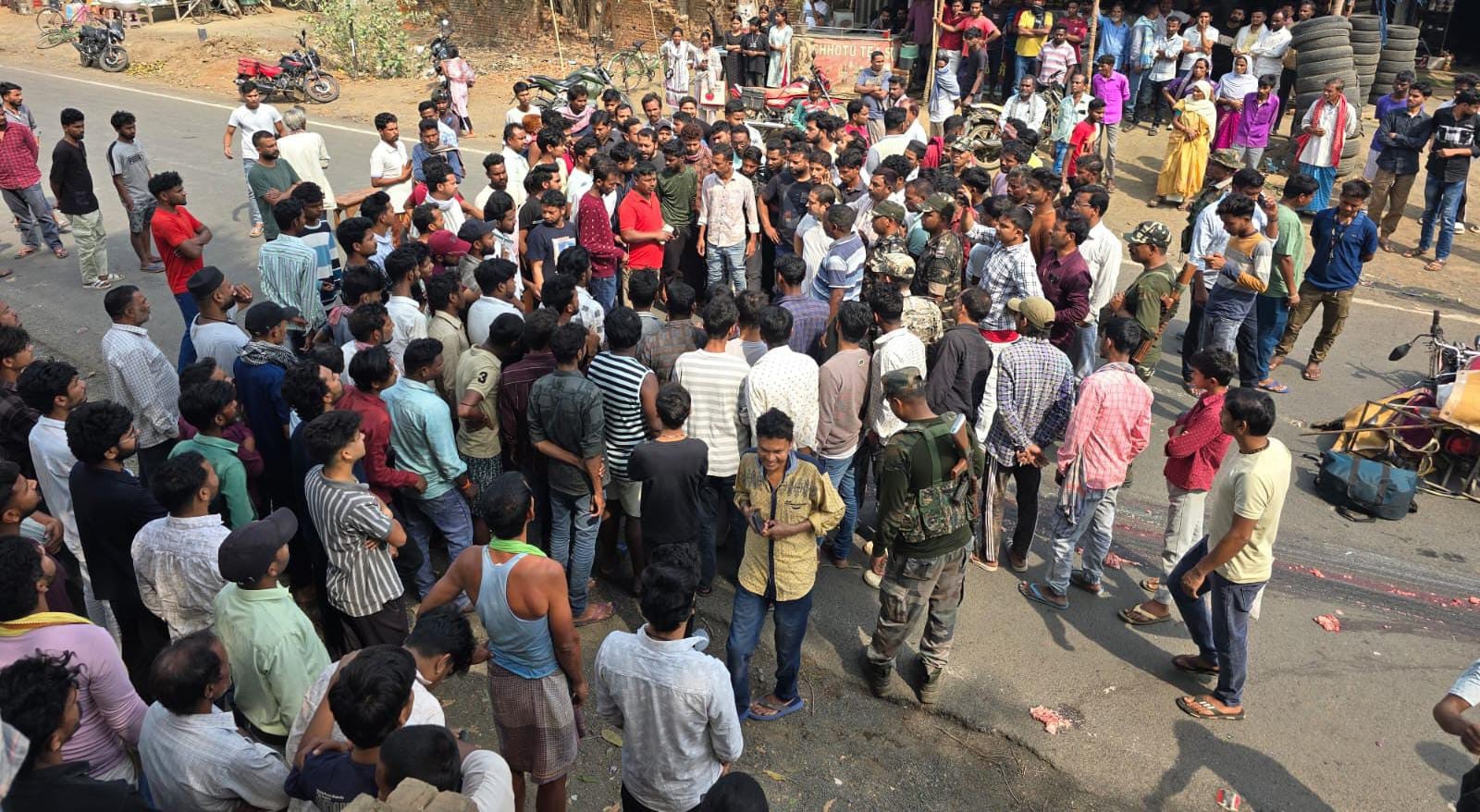 दुमका:ईद मनाने घर लौट रहे दो युवकों को हाईवा ने कुचला, मौके पर ही हुई मौत