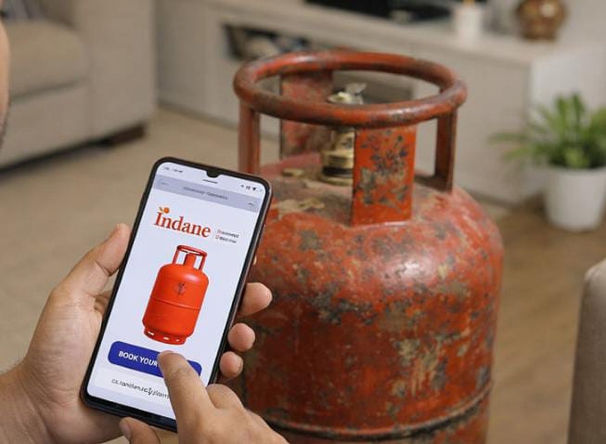 बदल गया है LPG  सिलेंडर बुकिंग का समय! वायरल खबर के दावे में कितनी हैं सच्चाई पढ़िये