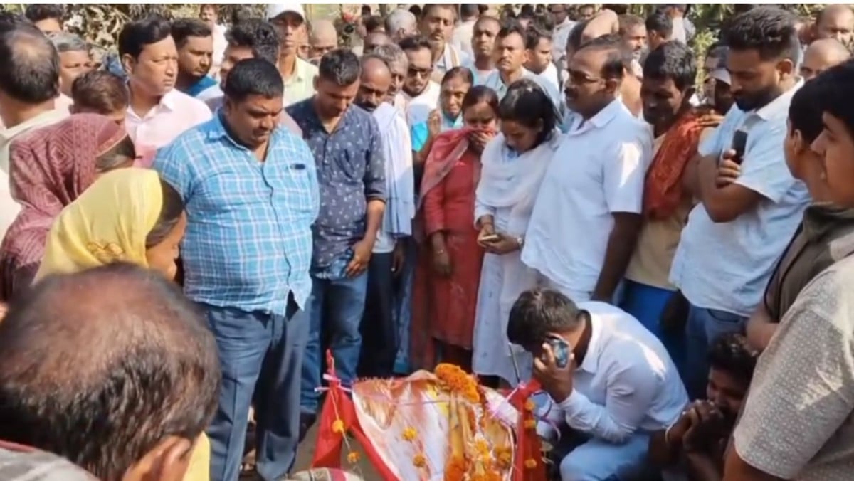 नवादा में पेड़ से टकराई थार, जदयू विधायक वीभा देवी के बेटे अखिलेश यादव की मौत