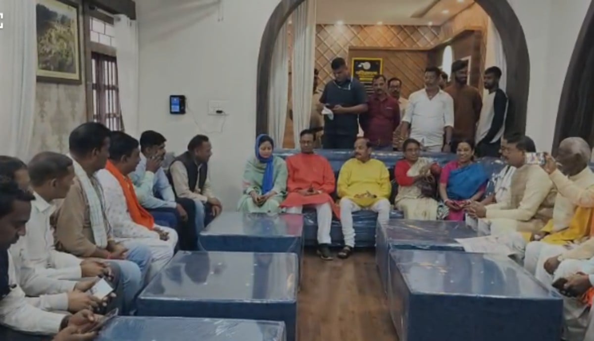 पाकुड़ के लिट्टीपाड़ा में अब भी पानी का संकट, रघुवर दास ने सरकार को घेरा