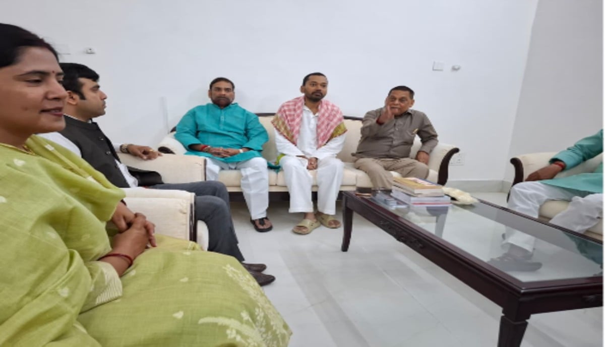 CM आवास पर जदयू प्रवक्ताओं की बड़ी बैठक, निशांत कुमार के साथ रणनीति पर मंथन
