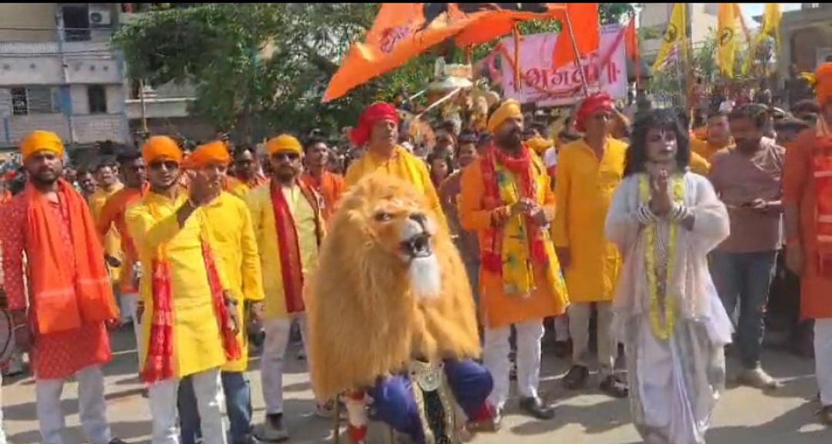 गढ़वा में दिखा भक्ति और उत्साह का अद्भुत संगम, भगवा रंग और जय श्री राम के नारे से गूंजा शहर
