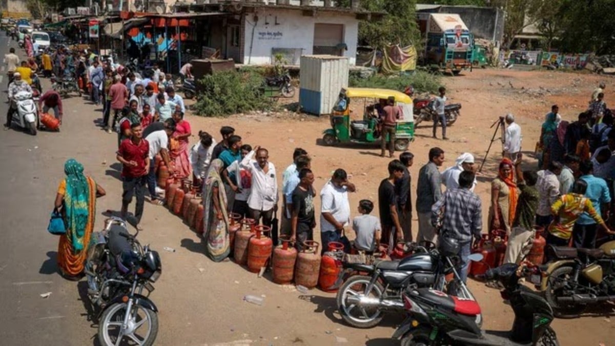 क्या वाकई बदल गया गैस सिलेंडर बुकिंग का नियम? क्या 35 दिन का दावा निकला झूठा, जानिए क्या है पूरा मामला