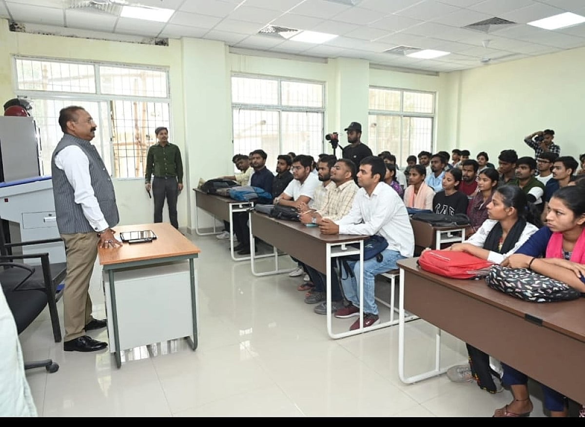बिहार:  प्रोफेसर बने नीतीश सरकार में मंत्री, जानिए -ए एन कॉलेज पहुंच छात्रों को क्या पाठ पढ़ाया
