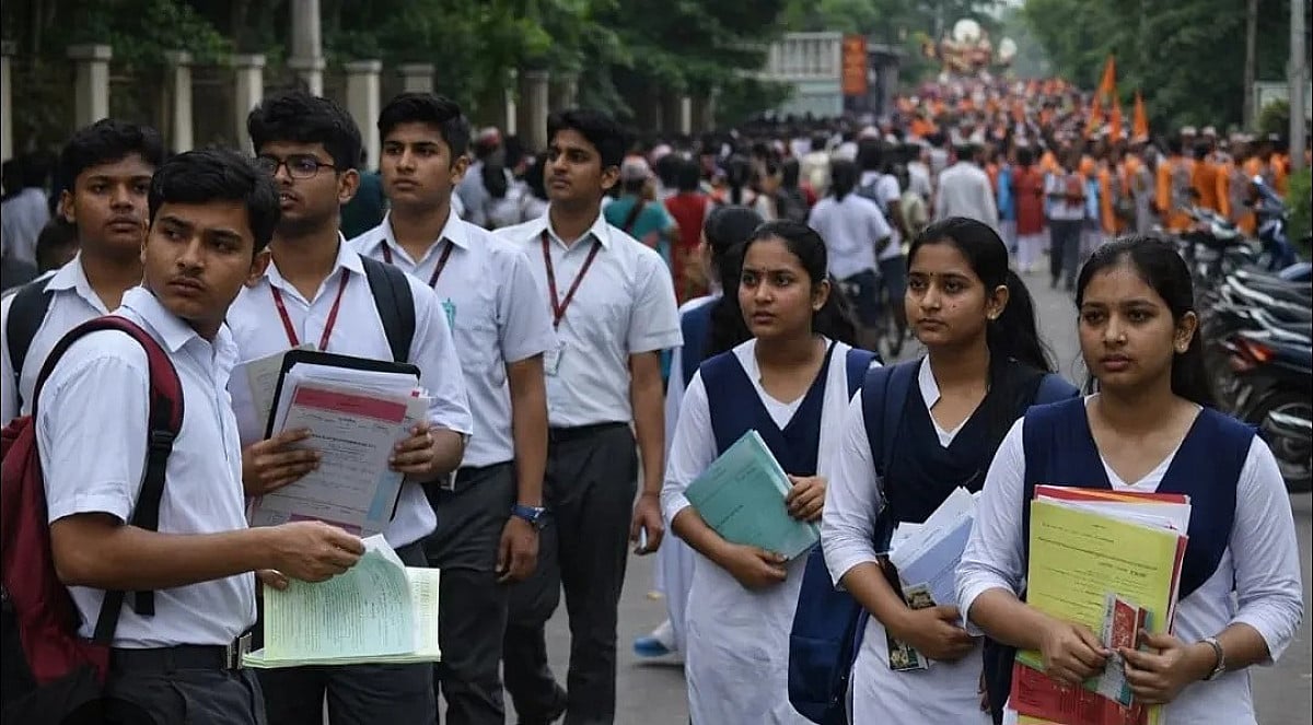 एक ही दिन एग्जाम और रामनवमी पर्व, छात्रों को सुरक्षित सेंटर पहुंचाने की तैयार में हैं प्रशासन