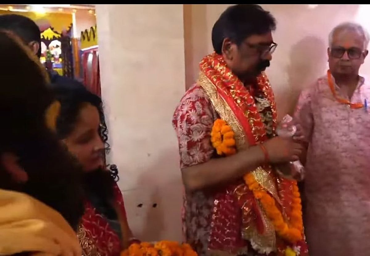 रामनवमी पर राम लला के दरबार पहुंचे सीएम, रांची के तपोवन मंदिर में की पूजा अर्चना