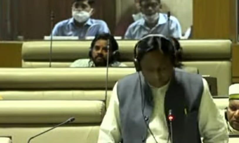 जब उठी ऑफिसर्स की गैरमौजूदगी की बात तो एकजुट हुए माननीय