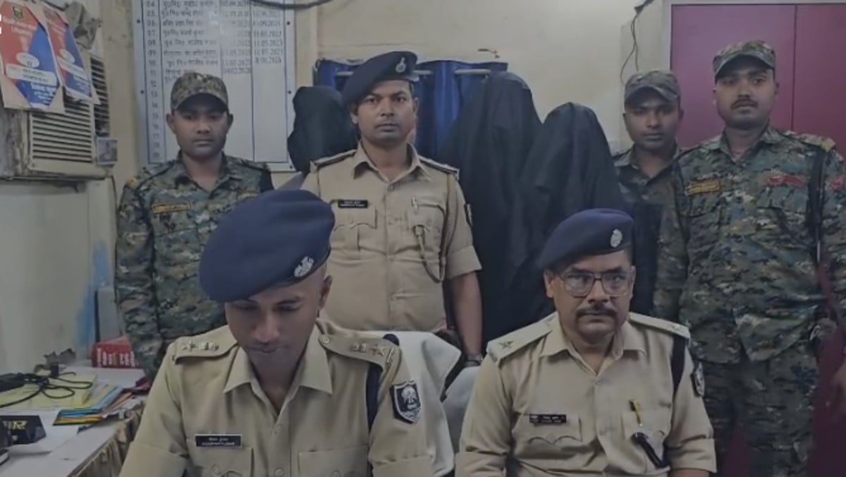 रोहतास पुलिस ने पकड़ा बाइक चोर गिरोह, 10 बाइक के साथ 3 अभियुक्त गिरफ्तार