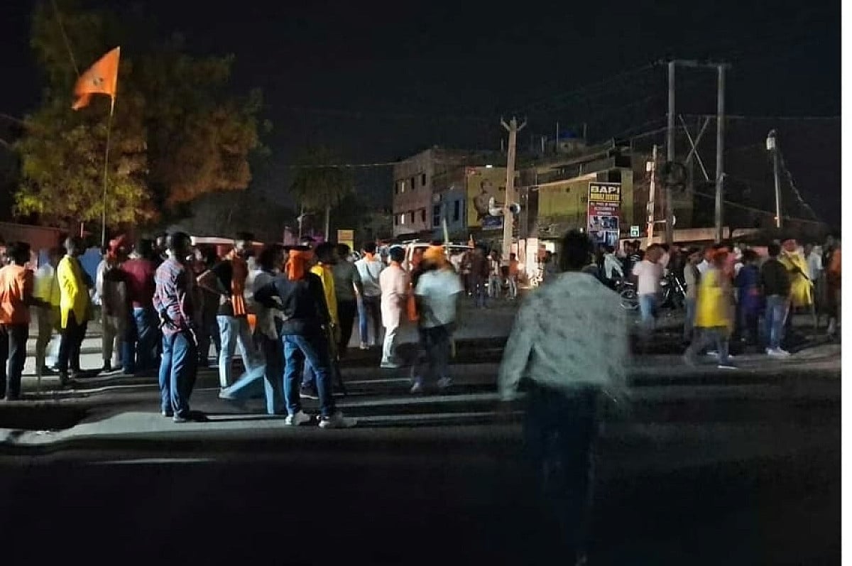 राम नवमी जुलूस:धनबाद के बलियापुर में पुलिस का लाठीचार्ज तो बोकारो में हादसा